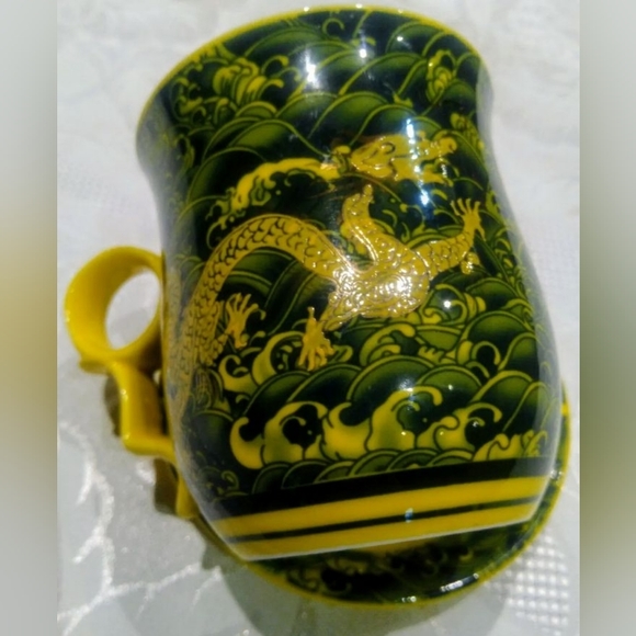 Modern ceramic tea cup with strainer and lid - Picture 9 of 13